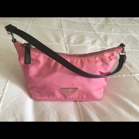 Prada - Picture 1 of 5